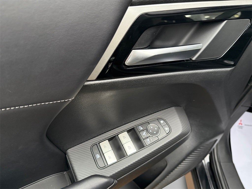 2025 Mitsubishi Outlander PHEV SE