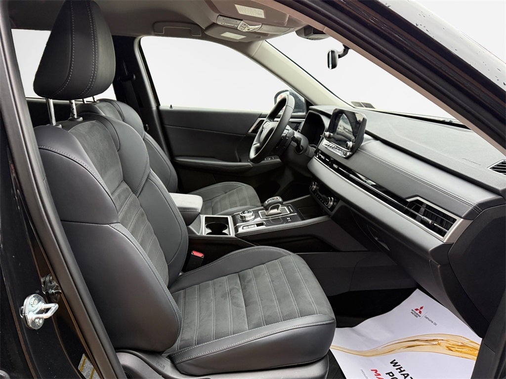 2025 Mitsubishi Outlander PHEV SE